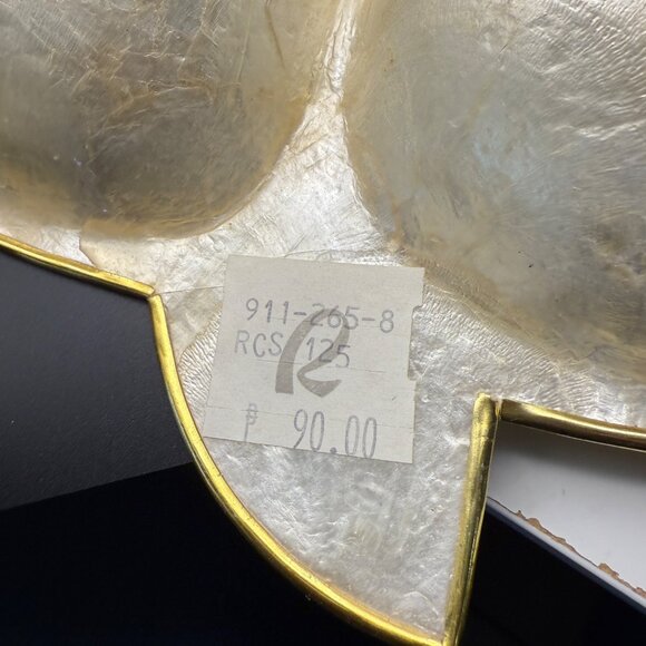 Gold-Trimmed Capiz Leaf Shaped Divided Serving Dish 30x20x4cm - Picture 3 of 5